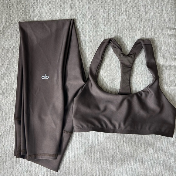 Matching Alo Set (Airlift Advantage Racerback Bra + High Waist Airlift Legging) - Picture 4 of 7